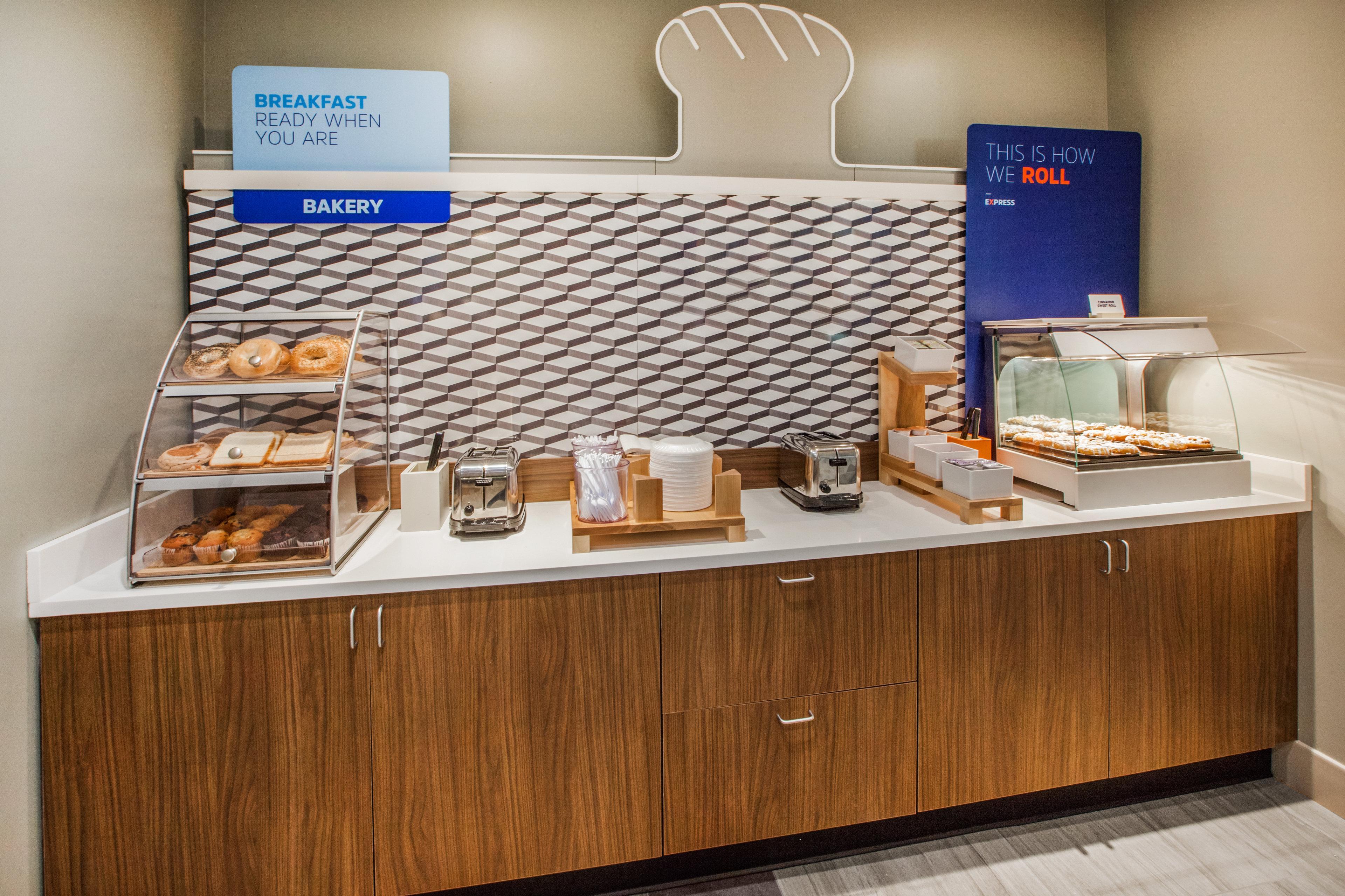 Holiday Inn Express & Suites - North Brunswick By Ihg Экстерьер фото
