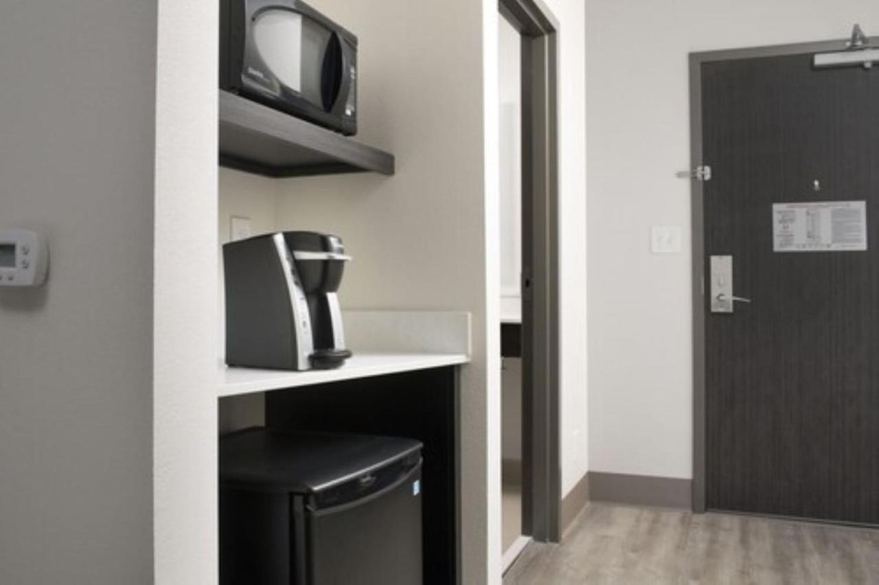 Holiday Inn Express & Suites - North Brunswick By Ihg Экстерьер фото