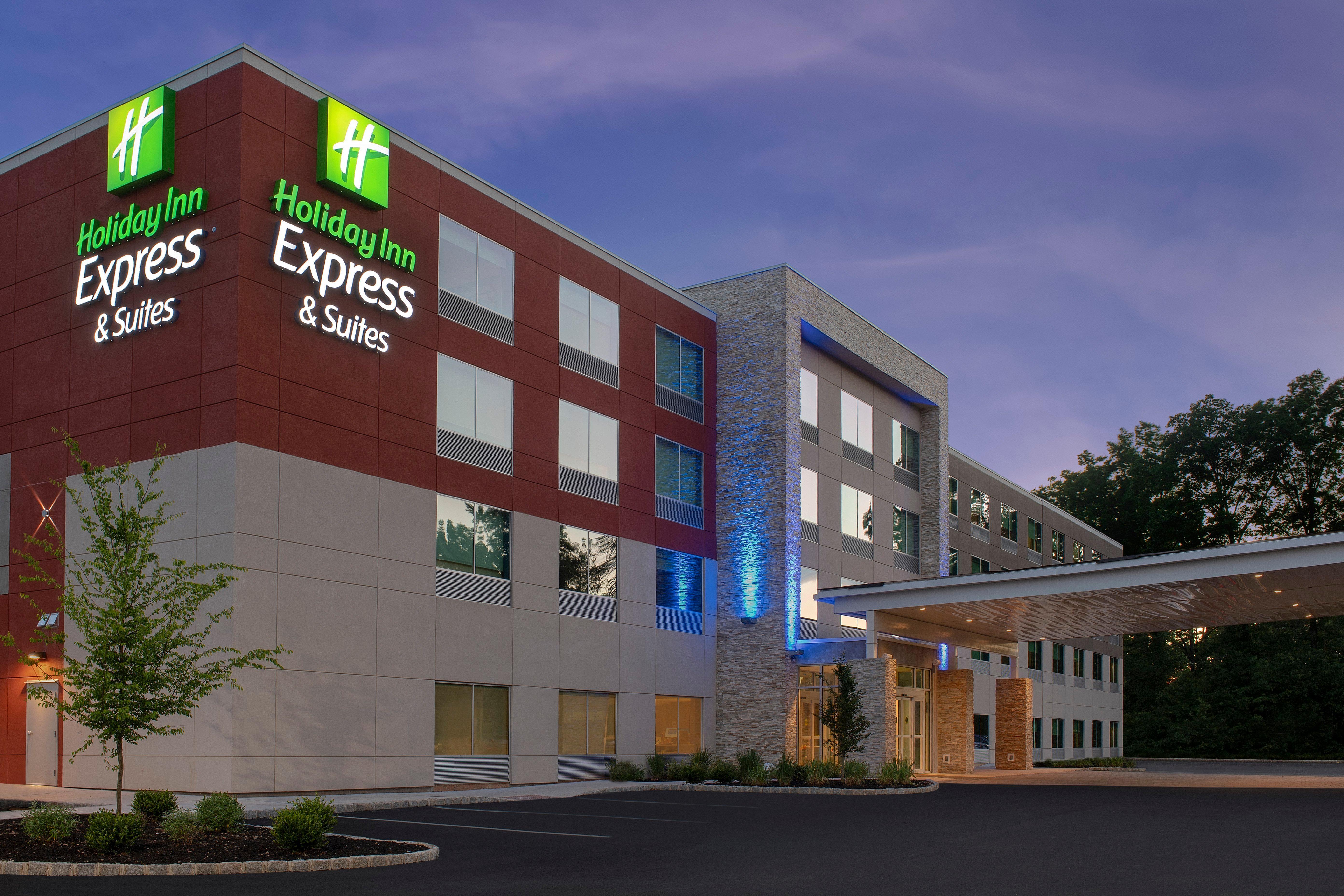 Holiday Inn Express & Suites - North Brunswick By Ihg Экстерьер фото