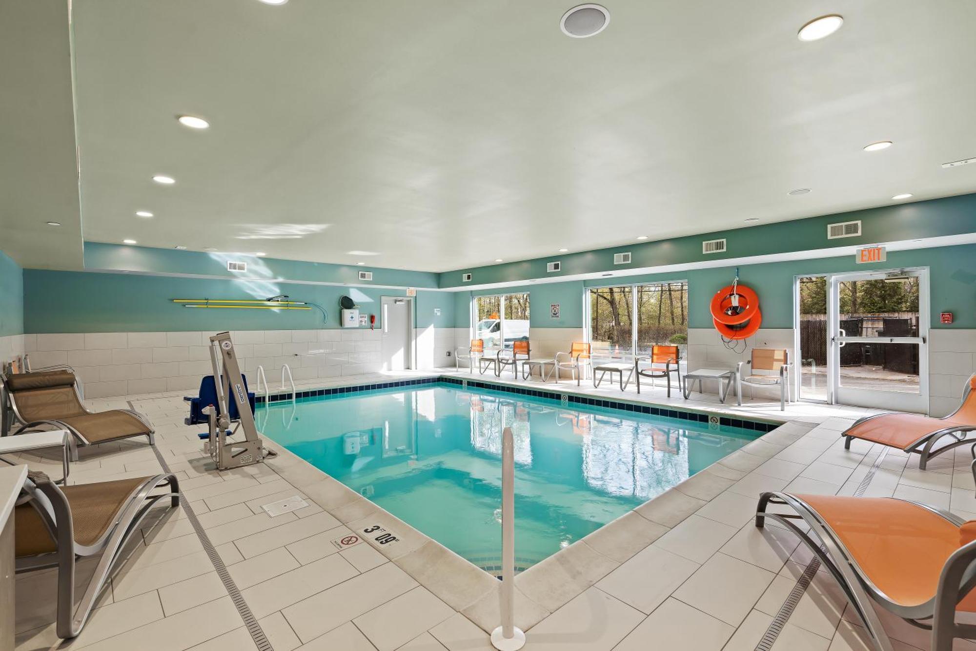 Holiday Inn Express & Suites - North Brunswick By Ihg Экстерьер фото