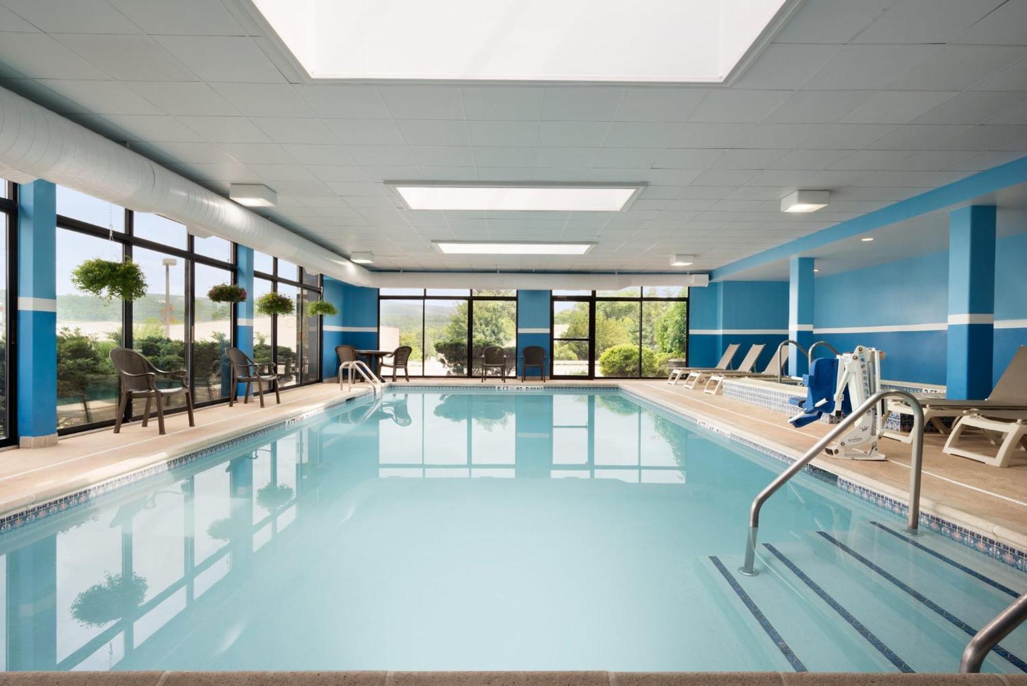 Holiday Inn Express & Suites - North Brunswick By Ihg Экстерьер фото